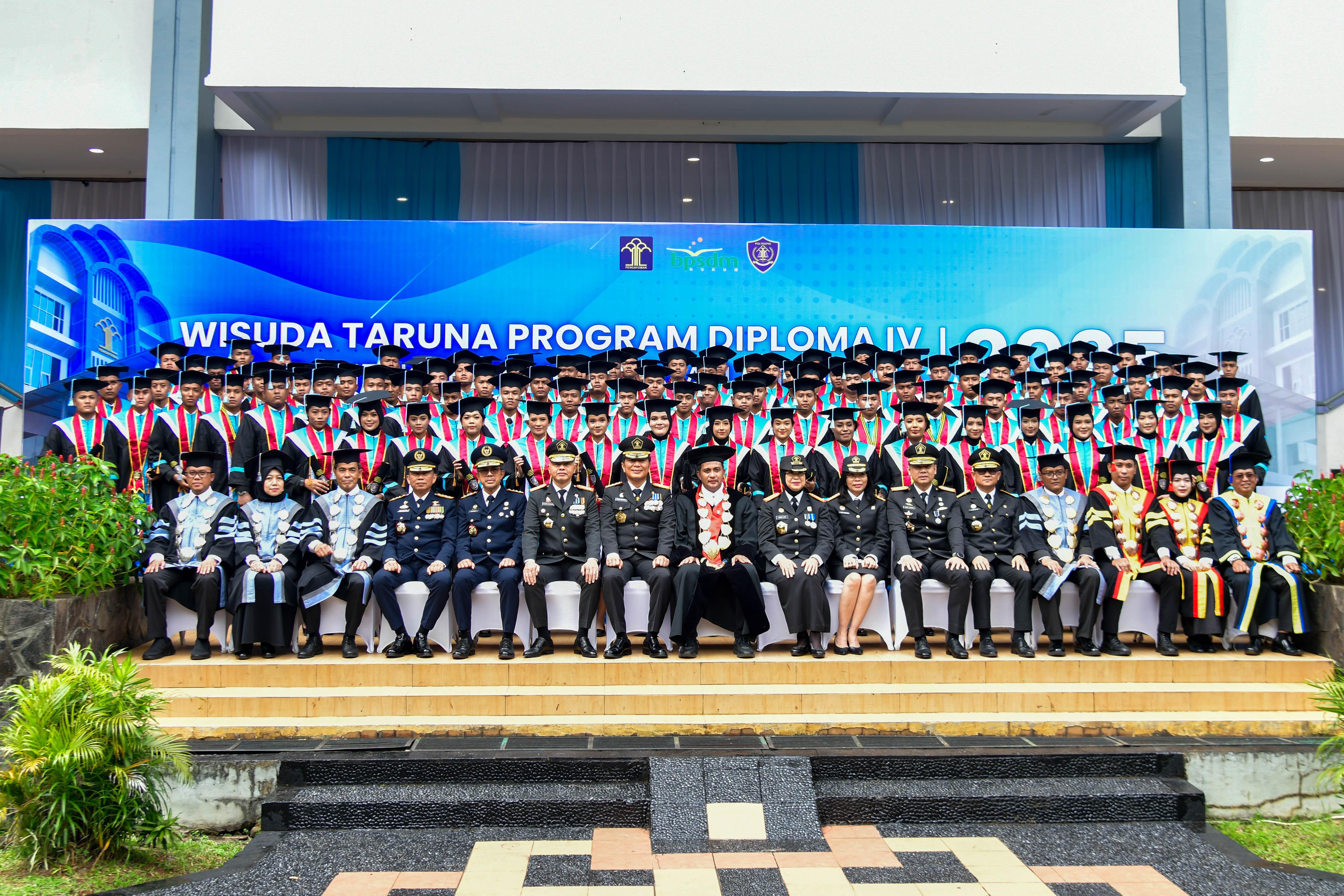 2025 12 11 Wisuda Poltekpin 2